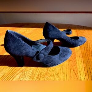 Jet Black 9.5 Suede Pumps Flawless condition